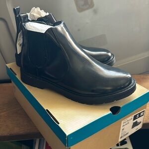 Big girls black ankle boots.